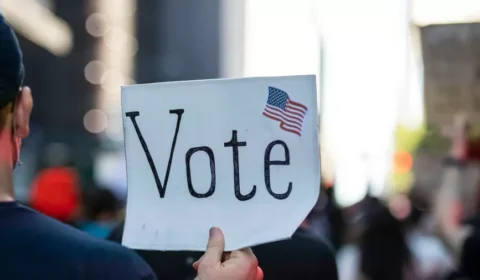 Eleições em 2026 vão testar resiliência das democracias diante da extrema direita