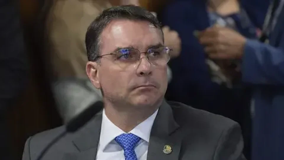 Intercept revela cobrança de Flávio a Vorcaro