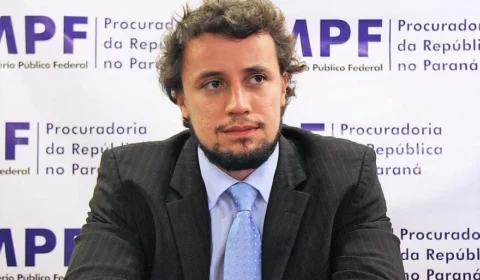 TRF-4 mantém no cargo procurador que pagou outdoor exaltando Lava Jato