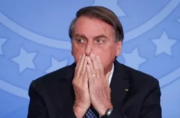 Apreensão de arma de Bolsonaro reduz chance de Moraes prorrogar prisão domiciliar
