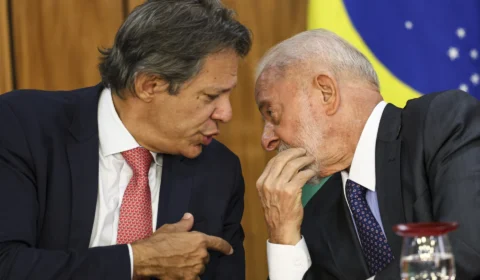 Brasil deve adotar ‘reciprocidade’ contra tarifas de Trump; UE promete medidas ‘firmes’