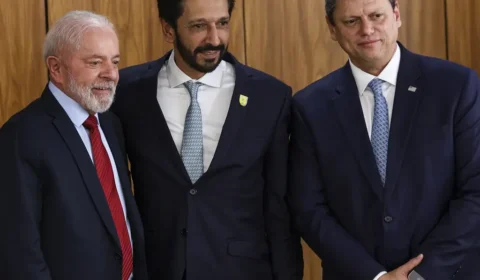 Evento de Lula com Tarcísio e Nunes no Planalto vira desagravo contra golpe