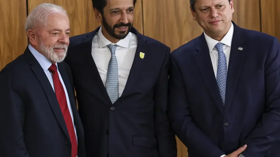 Evento de Lula com Tarcísio e Nunes no Planalto vira desagravo contra golpe