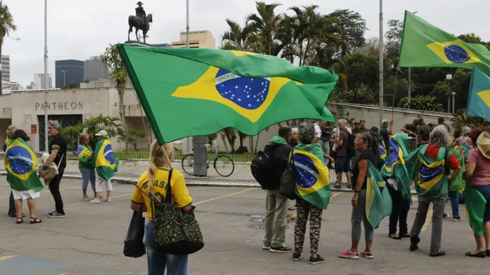 Bolsonaristas usam pacote de cortes para tirar foco de golpe e desgastar Lula