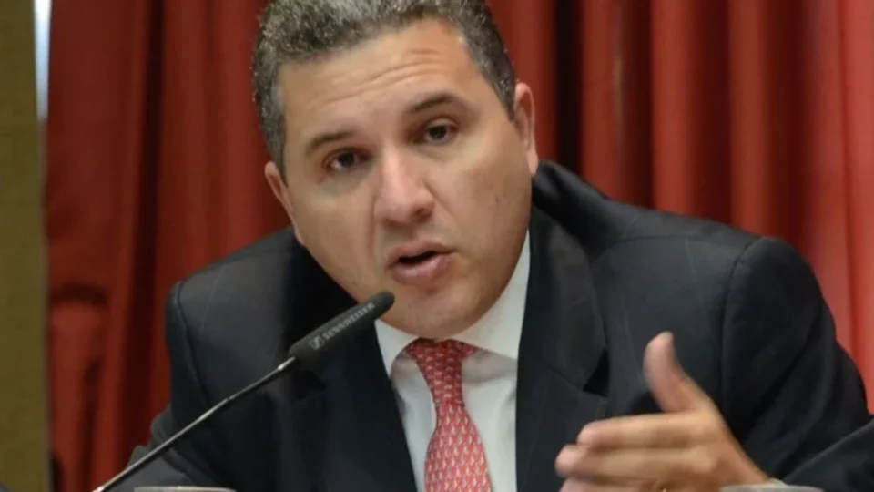 Governo de SP afasta diretor do Deic e 2 delegados apontados por delator do PCC