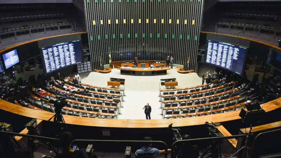 Projeto que institui voto impresso passa na CCJ e avança na Câmara