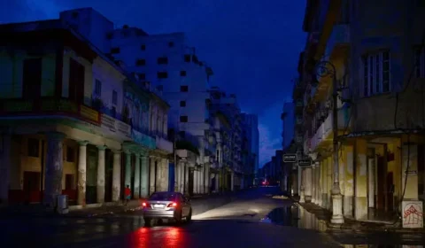 Cuba tem colapso na rede elétrica e milhões de pessoas ficam sem luz no país