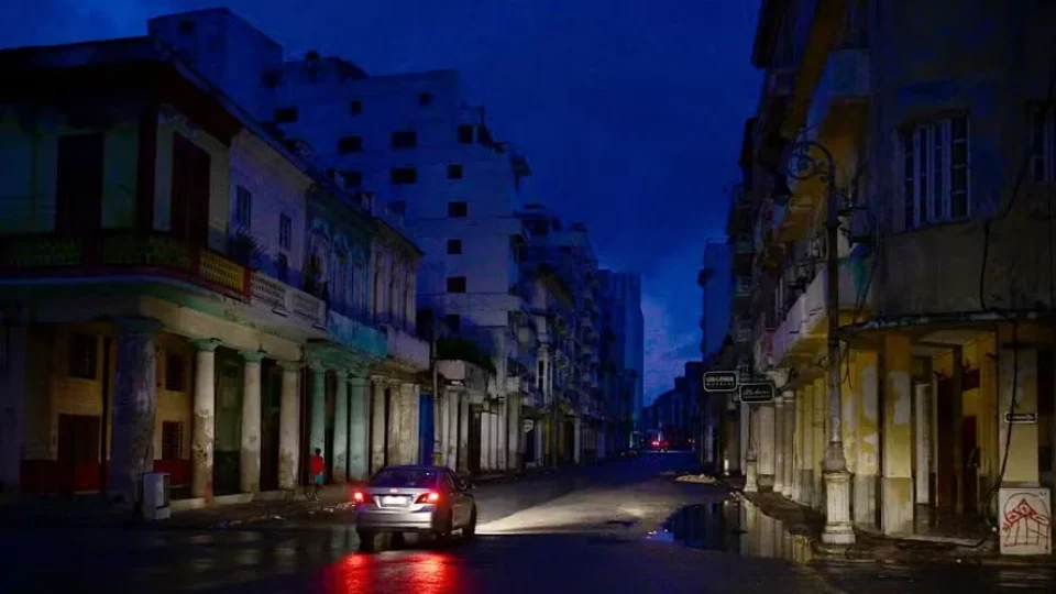 Cuba tem colapso na rede elétrica e milhões de pessoas ficam sem luz no país