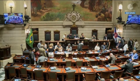 Sob protestos, Câmara do RJ aprova mudanças no estatuto do servidor
