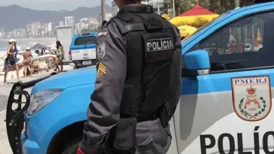 Dois PMs do Rio são presos sob suspeita de vazar informações de operações ao CV
