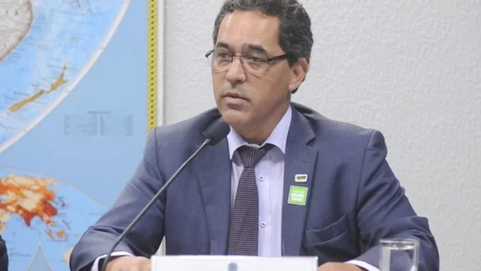 Professor da UnB acusado de assédio sexual por colegas recebeu suspensão de 15 dias