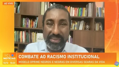Ailton Ferreira analisa como o racismo oprime negros e negras em diversas searas da vida