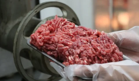 China anuncia tarifa de 55% para importação de carne bovina brasileira