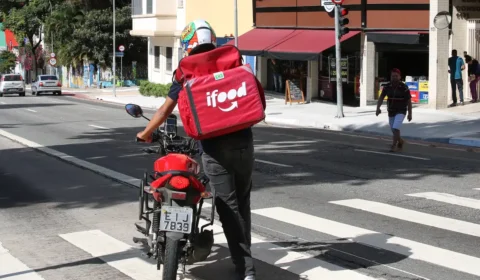 Abordagens da PM a entregadores e pessoas em situação de rua no RJ é alvo de inquérito