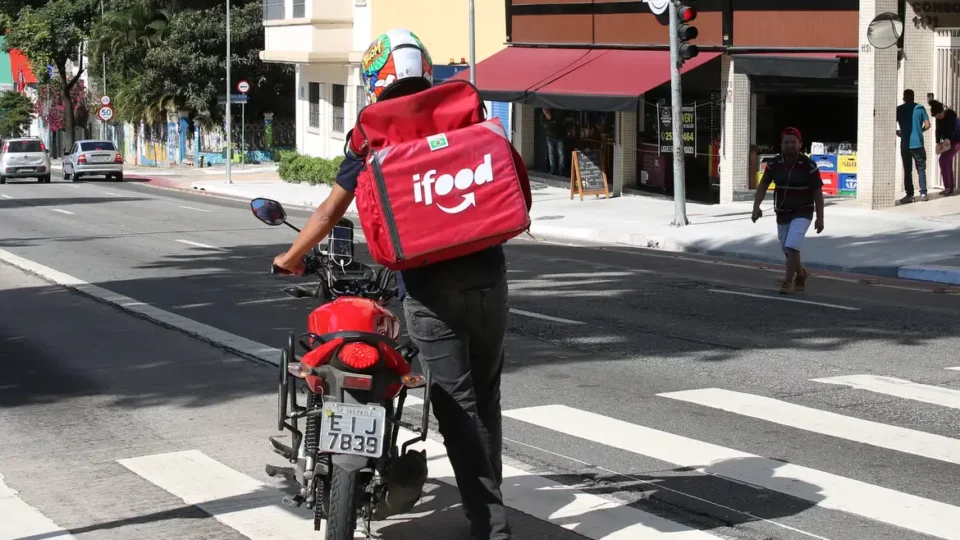 Abordagens da PM a entregadores e pessoas em situação de rua no RJ é alvo de inquérito
