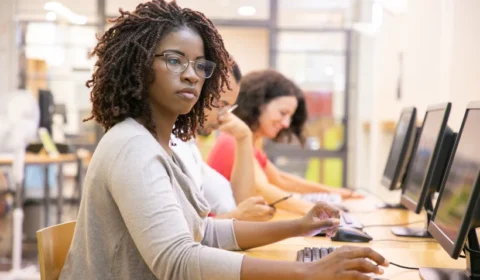 Desemprego entre mulheres negras jovens chega a 24,7%, aponta estudo