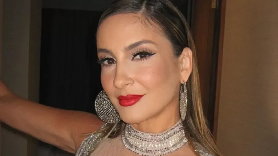 Compositores de ‘Caranguejo’ decidem processar Claudia Leitte por intolerância religiosa