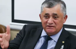 Líder diz que governo pedirá de volta cargos de traidores que derrubaram MP e cita Caixa