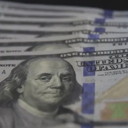 Dólar sobe a R$ 5,13 mesmo com petróleo em queda e alívio na tensão com o Irã
