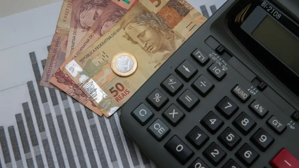 IGP-M acelera 0,24% em abril