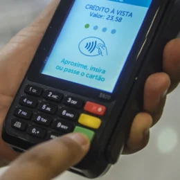 Estudo indica que Pix e cartão de crédito atuam de forma complementar