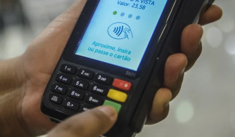 Estudo indica que Pix e cartão de crédito atuam de forma complementar