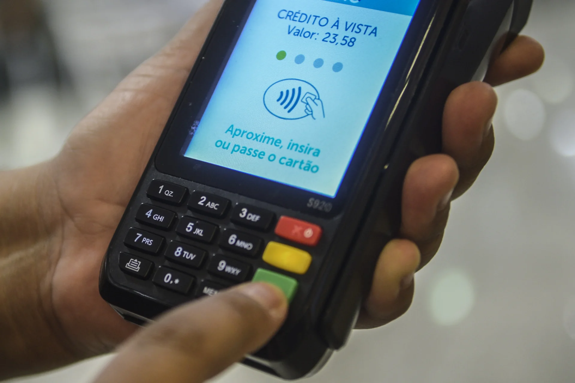 Estudo indica que Pix e cartão de crédito atuam de forma complementar