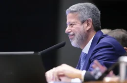 Câmara retira pessoas com deficiências leves do BPC; pauta dividiu 17 partidos