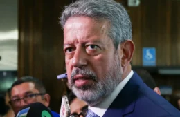 Lira acolhe só três emendas e rejeita 96 no parecer do PL do Imposto de Renda