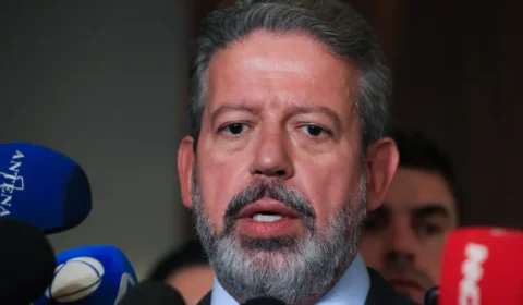 Lira diz que hoje dará esclarecimentos a Dino sobre emendas