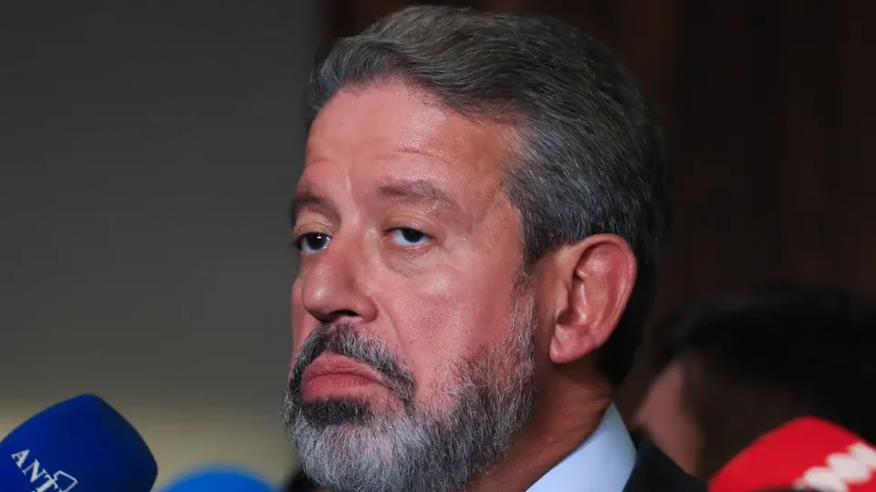 Sem acordo na CCJ, Lira vai pautar PEC do corte de gastos no plenário