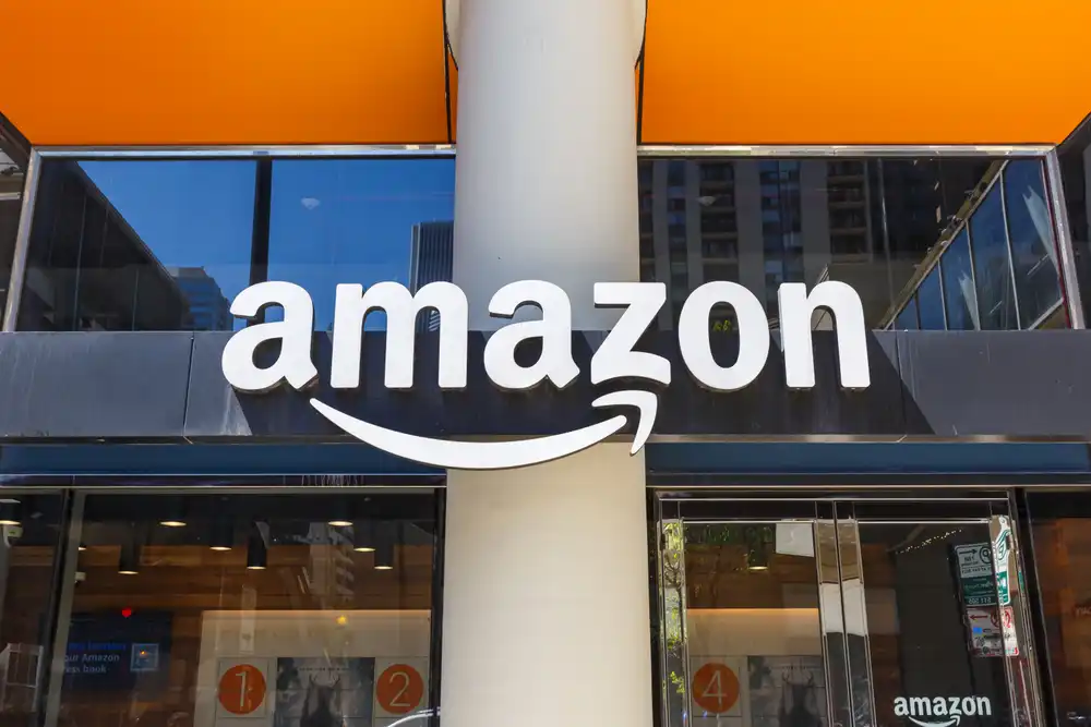 Trabalhadores da Amazon nos EUA anunciam greve na véspera do Natal ...