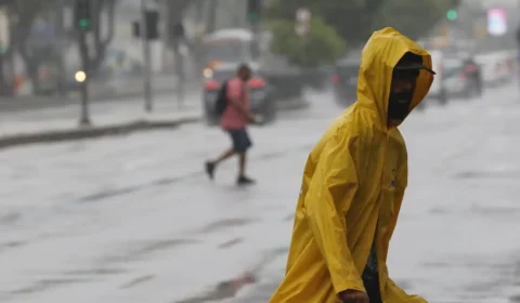 Dezesseis estados seguem com alertas para chuvas fortes