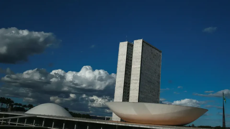 Entenda em 7 pontos os poderes do presidente da Câmara e do Senado