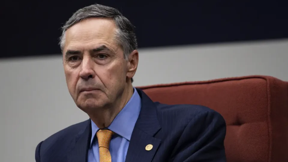 Barroso diverge em julgamento sobre redes e defende manter regra para ofensa à honra