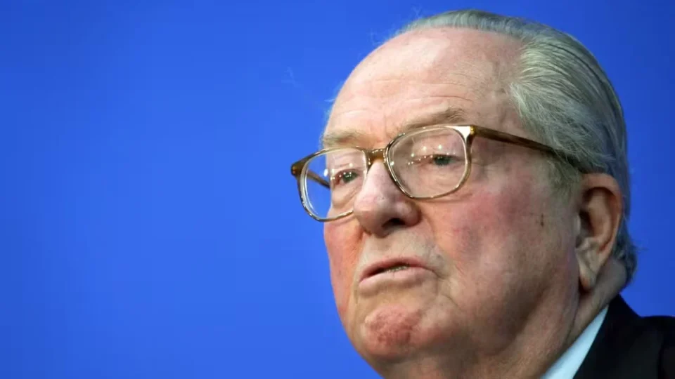 Morre Jean-Marie Le Pen, líder da extrema direita francesa, aos 96 anos