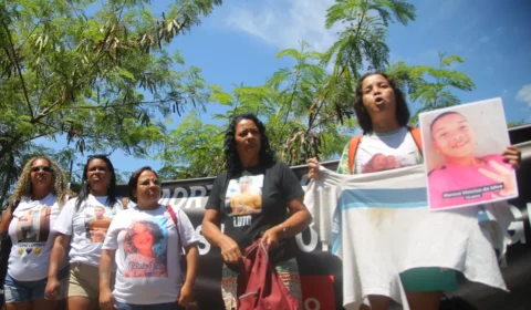 Em protesto contra Paes, mães de vítimas de violência pedem volta de homenagem aos filhos