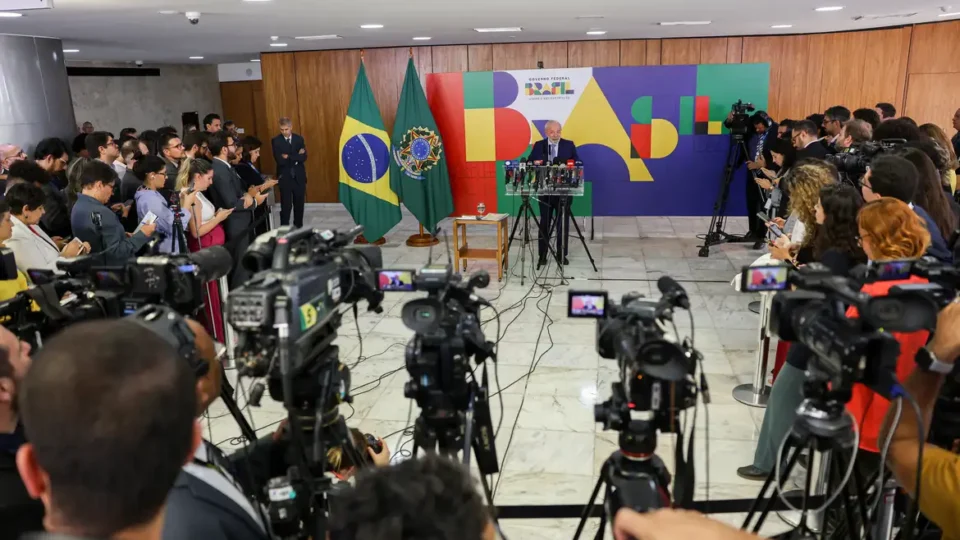 Se taxar produtos brasileiros, haverá reciprocidade do Brasil, diz Lula sobre Trump