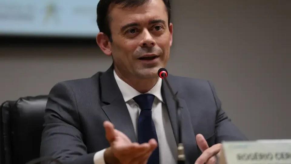 Secretário do Tesouro confirma cumprimento da meta fiscal ‘próxima ao centro’ em 2024