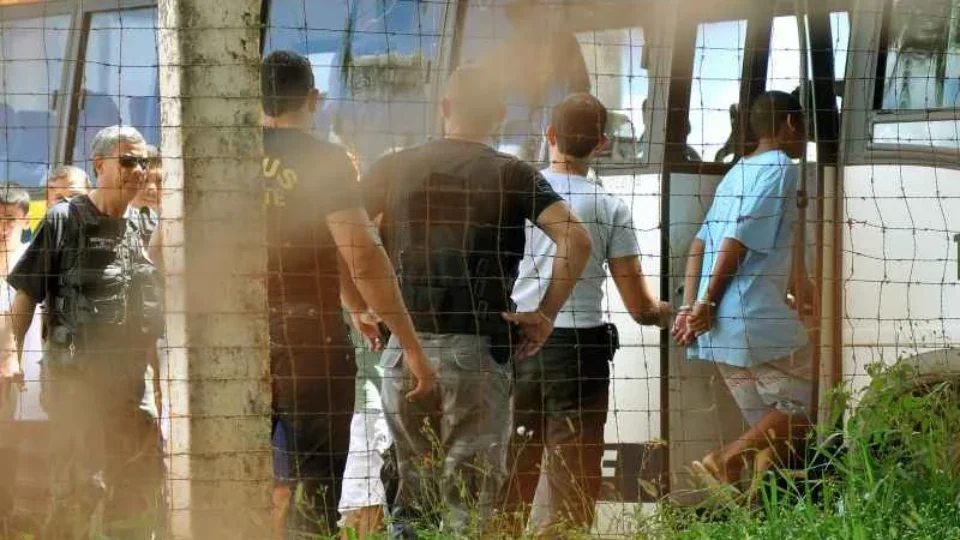 Nove a cada 10 adolescentes encarcerados estudam regularmente