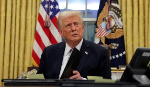 Trump diz concordar com Putin que a guerra entre Israel e Irã ‘deve terminar’