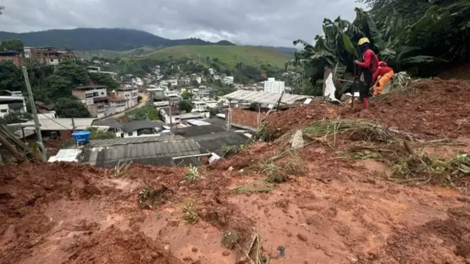 Chuvas deixam ao menos 10 mortos e um desaparecido no interior de MG