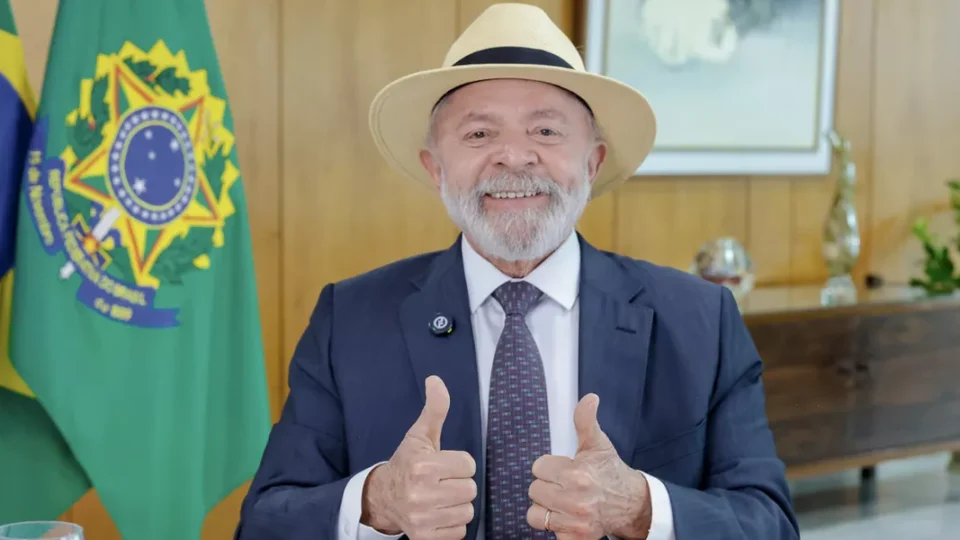 ‘Nossa economia cresce acima das previsões do mercado’, destaca Lula