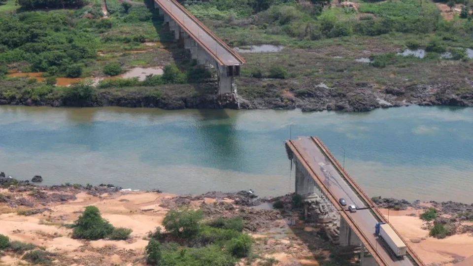 Chefe e 3 servidores do Dnit são afastados durante apurações sobre queda de ponte