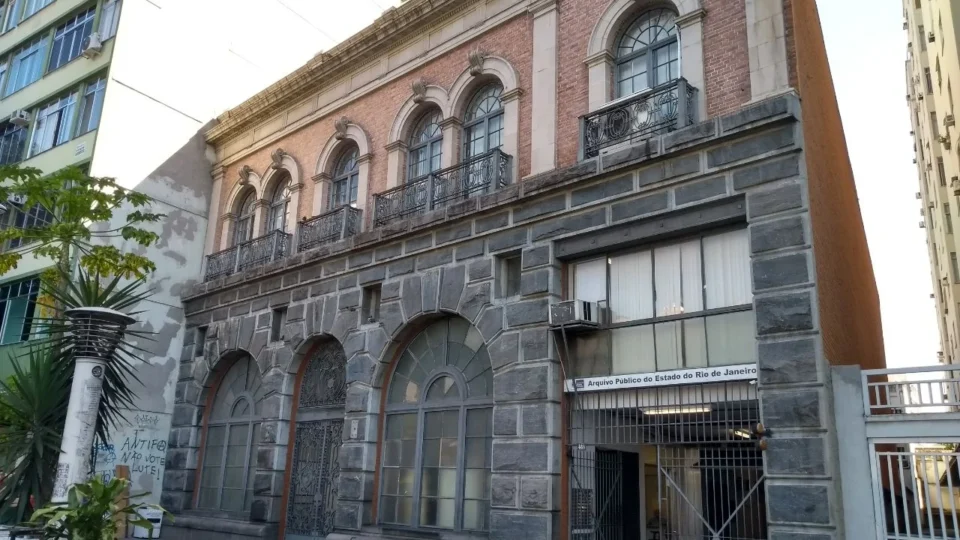 Alerj discute situação precária de sede do Arquivo Público do RJ