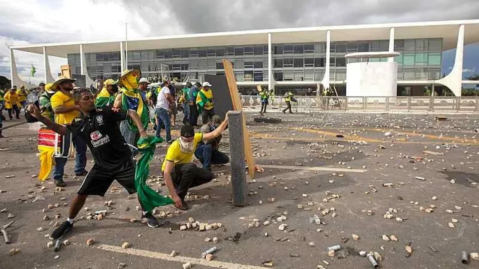 STF condena mais 63 pessoas por participação nos atos antidemocráticos de 8 de janeiro
