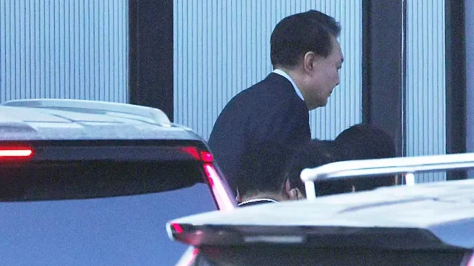 Presidente afastado da Coreia do Sul Yoon Suk Yeol é preso em Seul