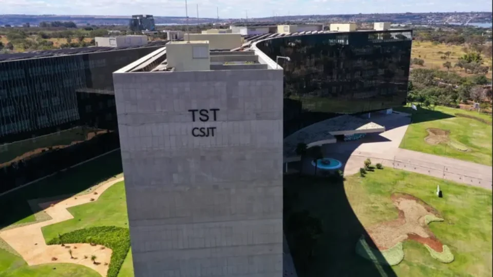 Penduricalhos levam ministros do TST a receberem até R$ 419 mil líquidos em um mês