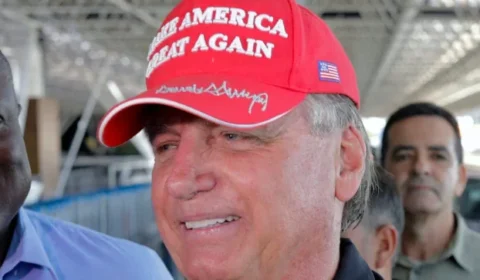 Sobre deportação ordenada por Trump, Bolsonaro diz: ‘Eu faria o mesmo’