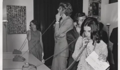 Vai um poema aí? Programa que recita poesia por telefone chega ao Brasil